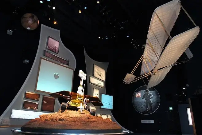 如何讓展廳設(shè)計(jì)充滿(mǎn)藝術(shù)感